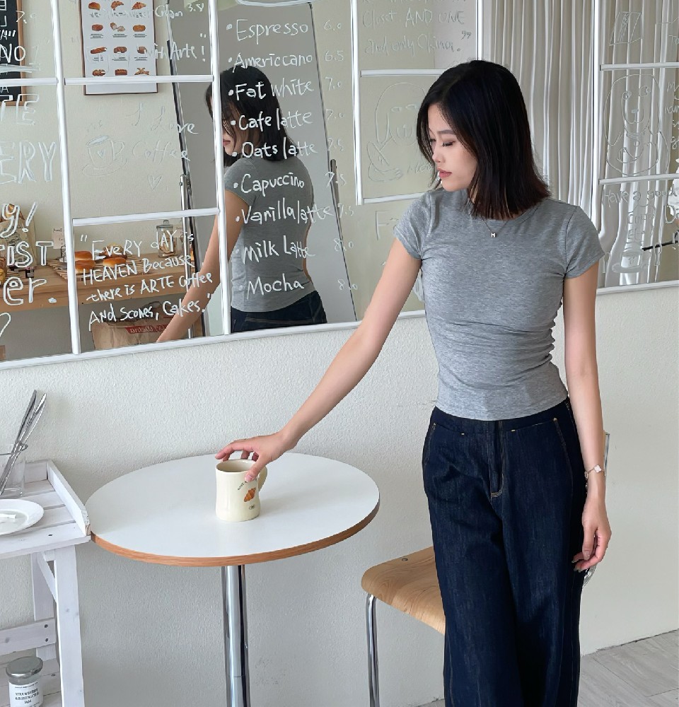 修身百搭圆领上衣