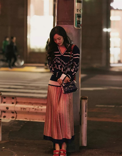 有一种搭配叫毛衣＋半身裙，青春又洋气