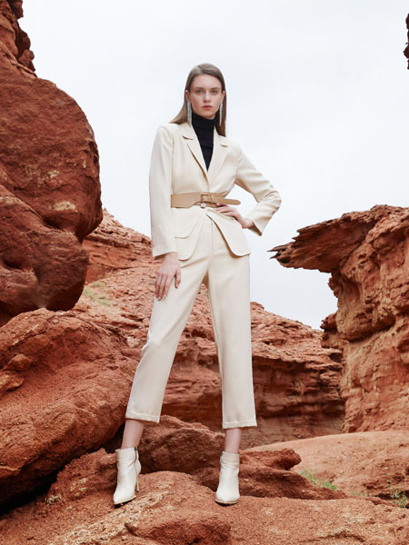 气质与品质 知性与风度 芝仪女装与你演绎精彩人生