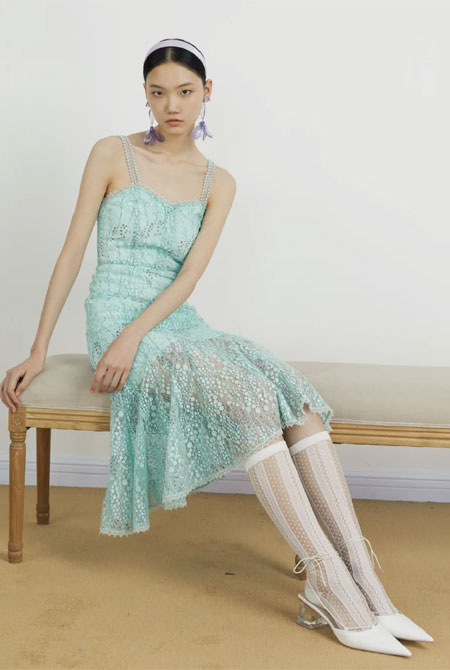  迷人的性感小心机 OU. 露肩设计有高招