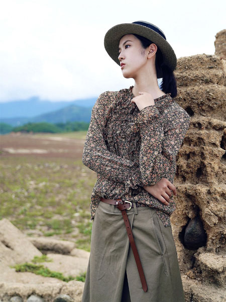 底色2021秋品上新 复古优雅女子大抵如此