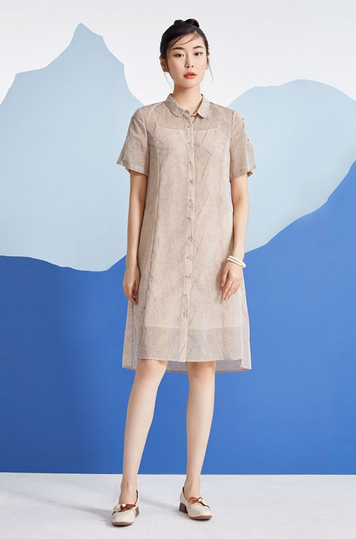 依伽依佳 轻盈又自在的仲夏假日旅行搭配