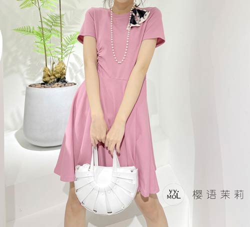 今夏有一种穿法叫“T恤裙”
