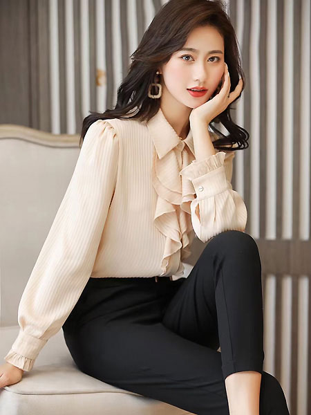 休闲职场穿搭 歌米裳为工作日增添乐趣