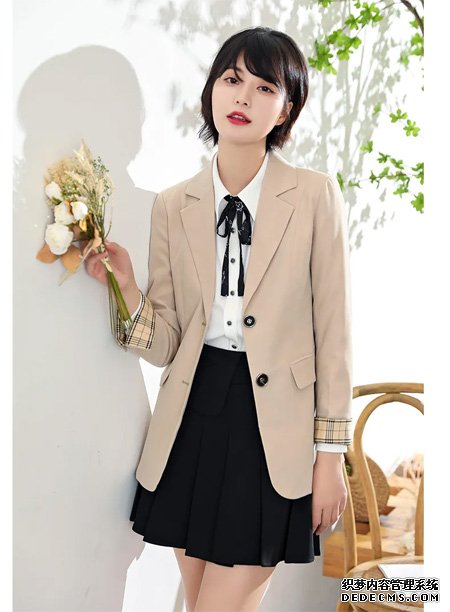 莉雅莉萨 让整体不再单调 漫游秋日时光