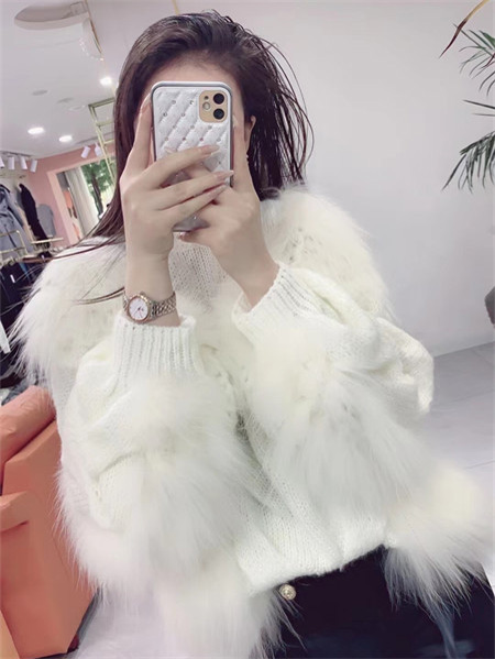 简诣女装新品 寻觅生活中的小幸福