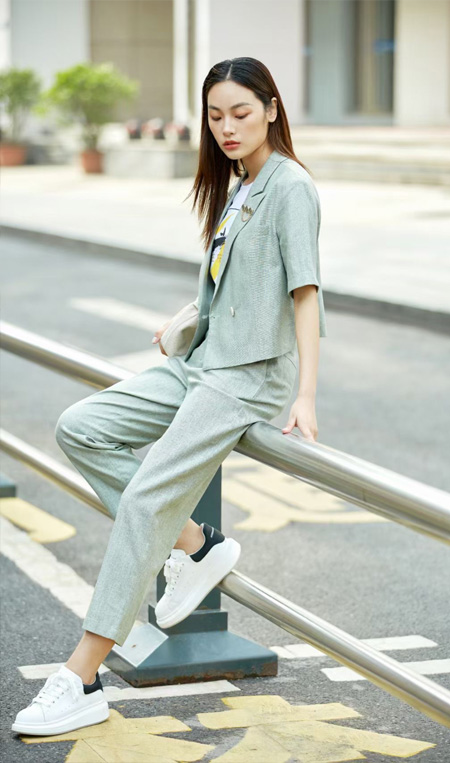 宝薇女装新品上市 秋冬出行气场全开