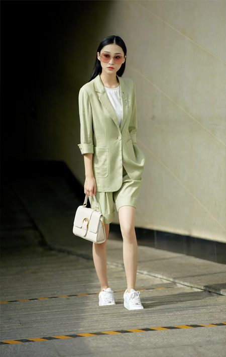宝薇女装新品上市 秋冬出行气场全开